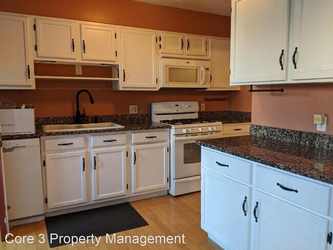 Building Photo - 3 br, 1.5 bath House - 1108 E. Jefferson #14