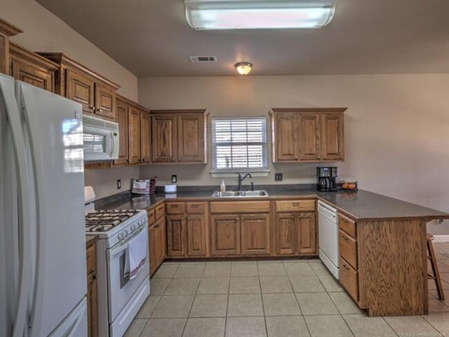 Building Photo - Located On The West Side Of Claremore - Provides Commuting To Work, Shopping, Schools & Restauran...