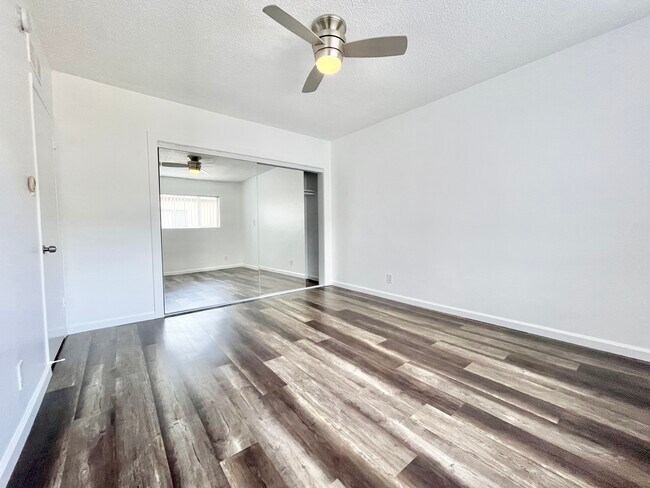 Foto del edificio - 1037 N Harper Ave
