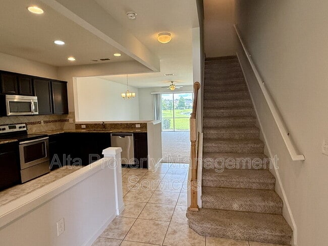 Building Photo - 6812 Roundleaf Dr