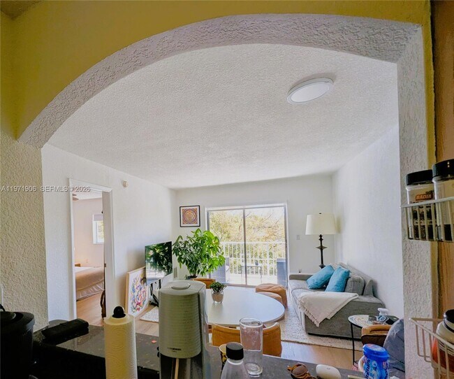 Foto del edificio - 445 SW 11th St