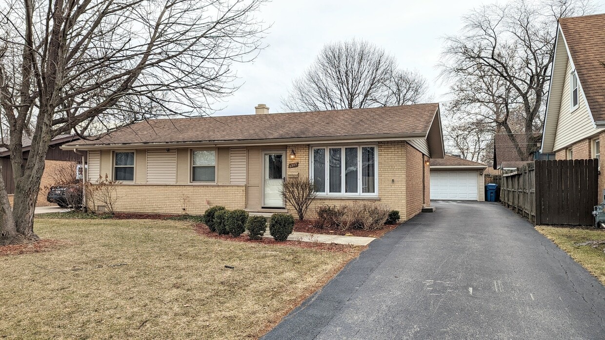 5305 Pleasant Ln, Crestwood, IL 60445 House Rental in Crestwood, IL