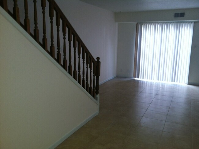 Building Photo - 3 bedroom, 2.5 bath in Coralville