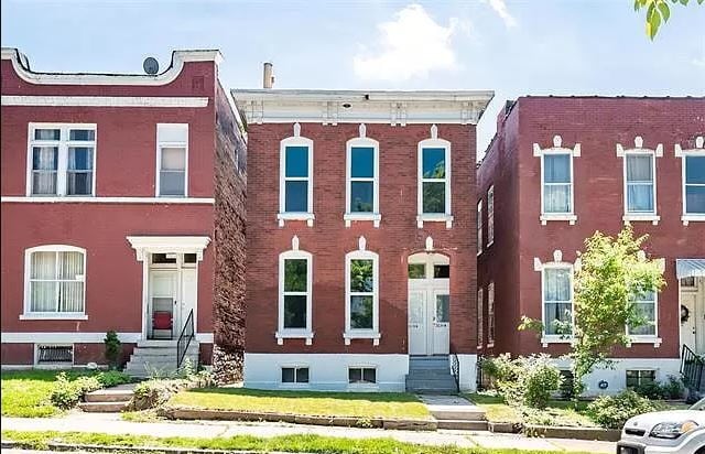 Building Photo - Updated Fox Park Apartment with Bonus Room & Fenced Yard