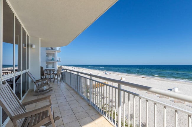 Building Photo - 825 W Beach Blvd