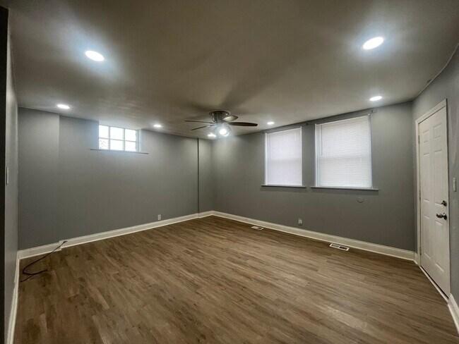 Foto del edificio - 1646 W Cermak Rd