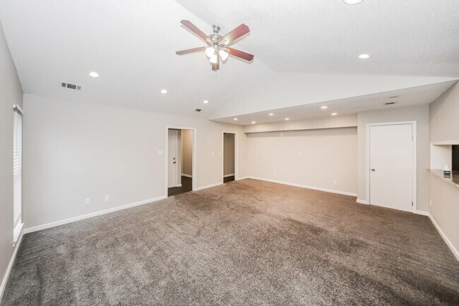 Foto del edificio - 6124 Kensington Cir