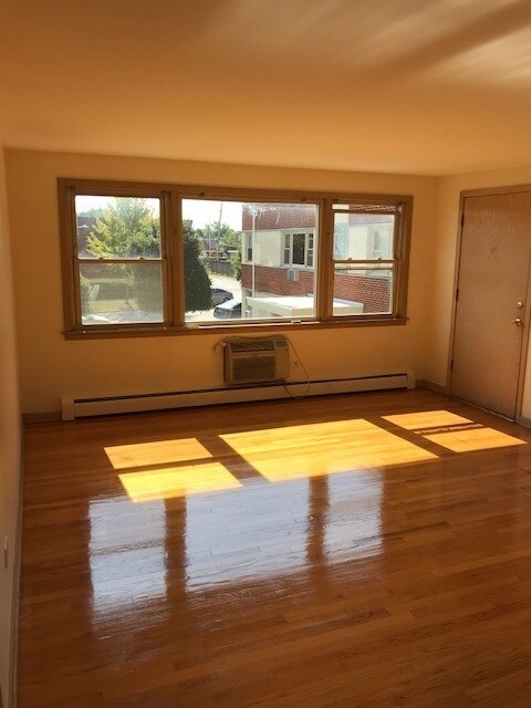 Foto del edificio - 6441 W Higgins Ave