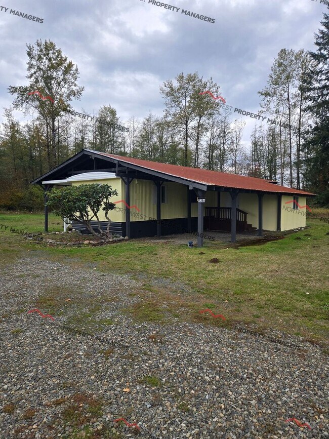 Building Photo - STATUS: AVAILABLE | R255F | $1850