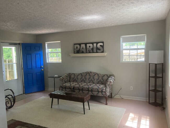 Sala de estar - 2255 Winterville Rd