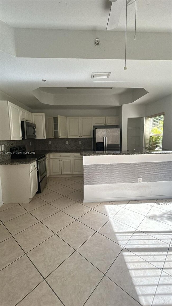 Building Photo - 937 SW 143rd Ave