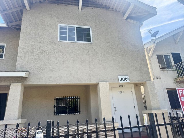 Foto principal - 206 W 52nd Pl