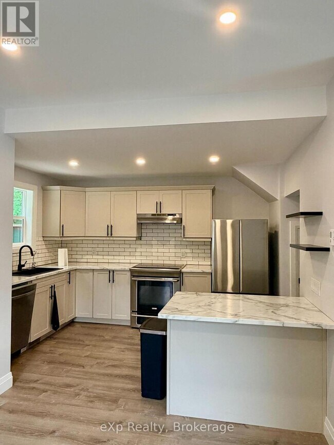 Photo du bâtiment - 218 2nd Ave E