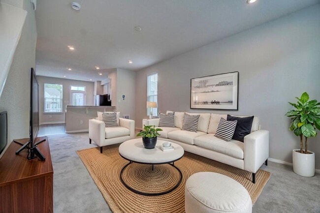 Building Photo - 2 bedroom townhome in Portsmouth