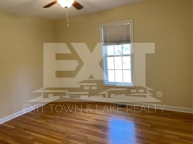 Building Photo - Spacious Ranch with Attached 2-Car Garage