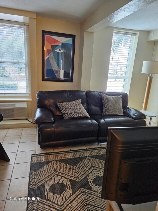 Foto del edificio - 224 E Garden St