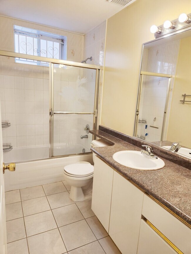 Photo du bâtiment - 7337 Jubilee Av