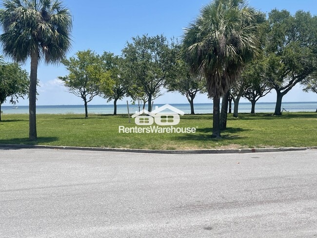 Building Photo - 1505 Beach Dr SE