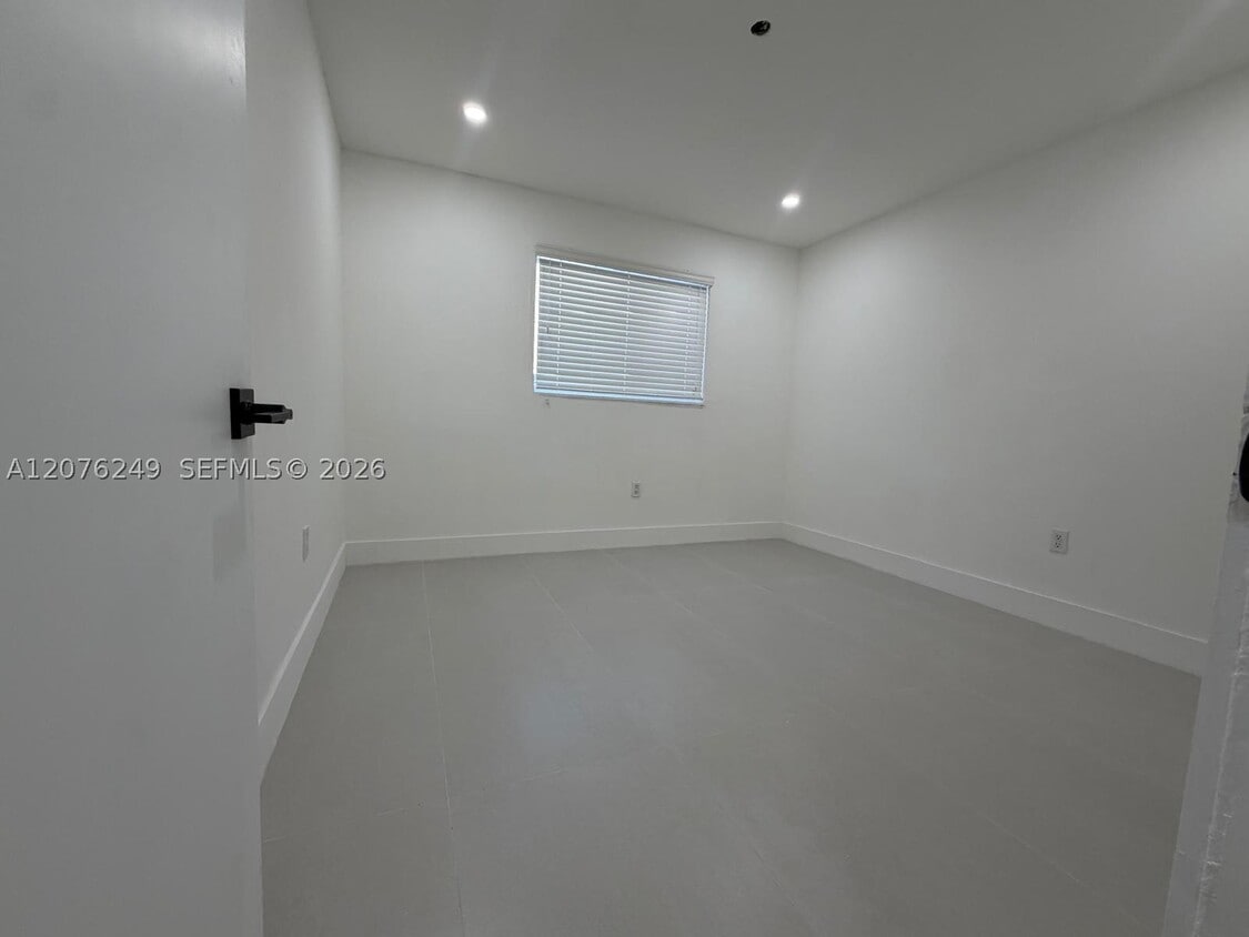 Building Photo - 501 NW 25th Ct