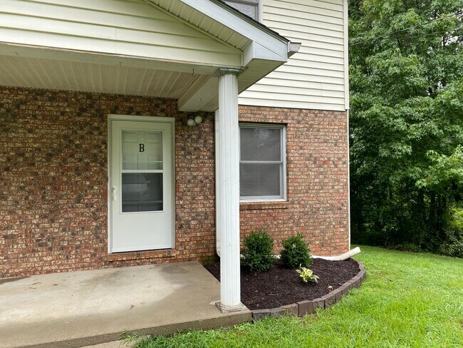 Building Photo - 6302 Rosalind Rd