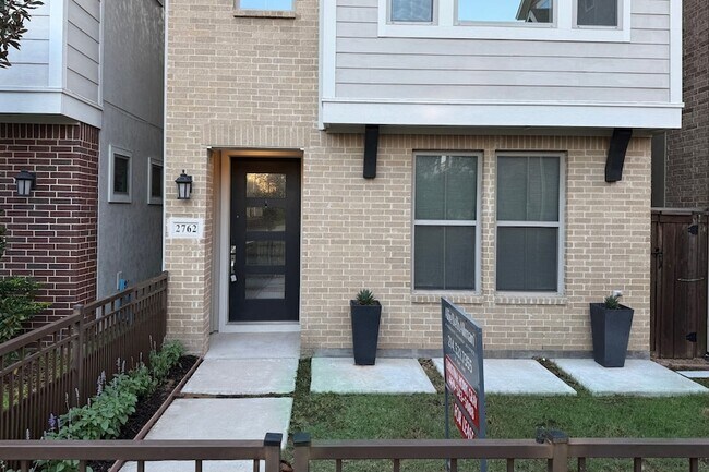 Foto del edificio - 2762 Yellow Jasmine Ln
