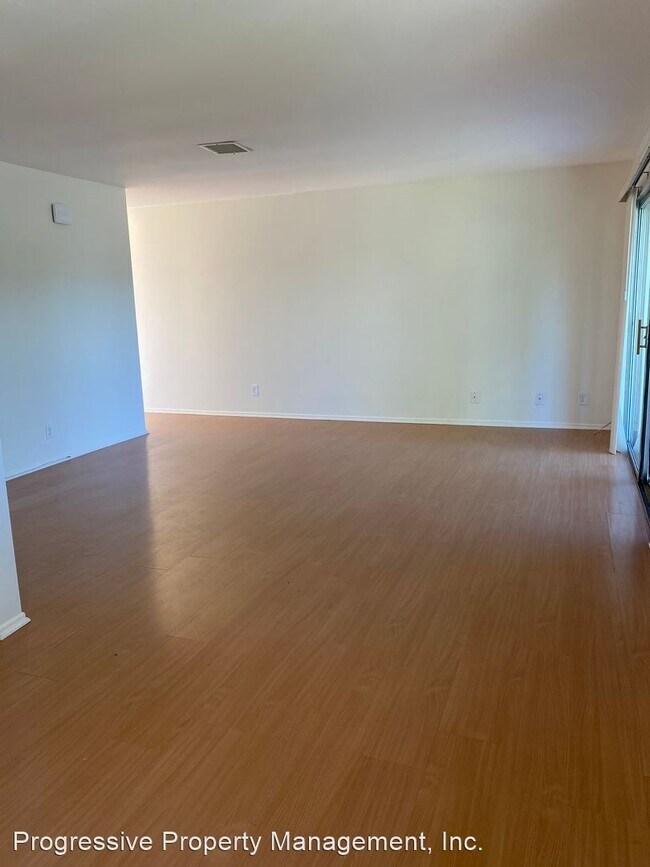 Foto del edificio - 24311 Canyon Lake Dr N