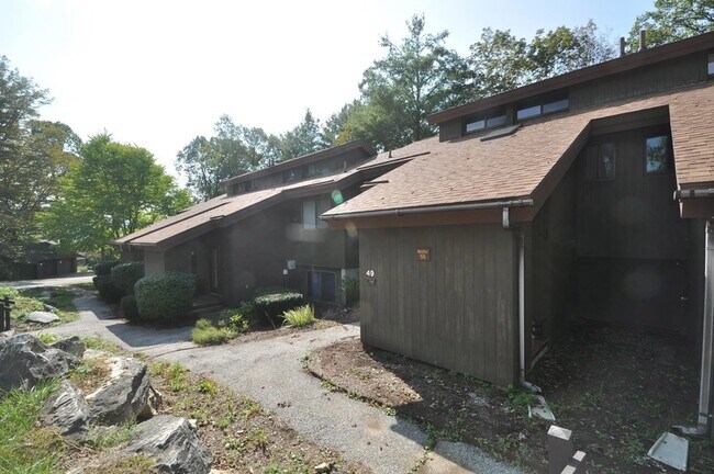 Foto del edificio - 55 Murray Hill Woods Rd