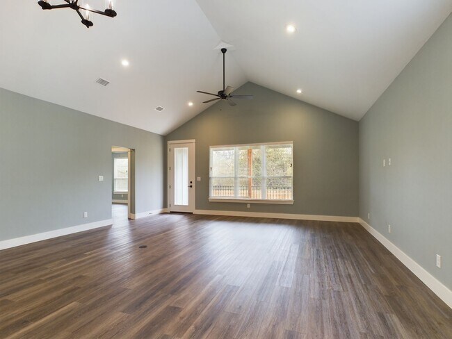 Building Photo - Charming 3-Bedroom Home with Updated Kitchen and Dual-Sink Primary Bath
