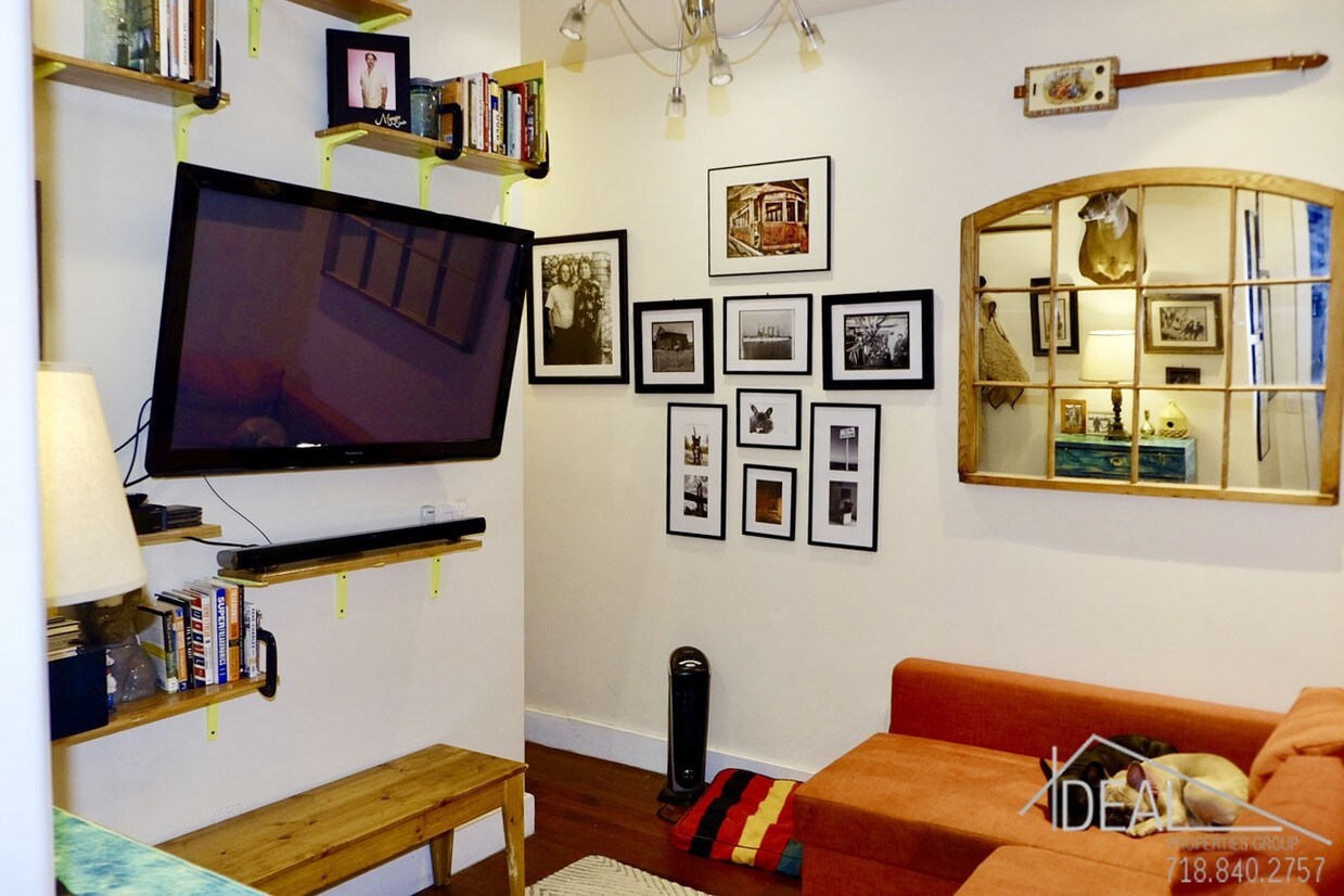 Foto principal - 117 S 4th St