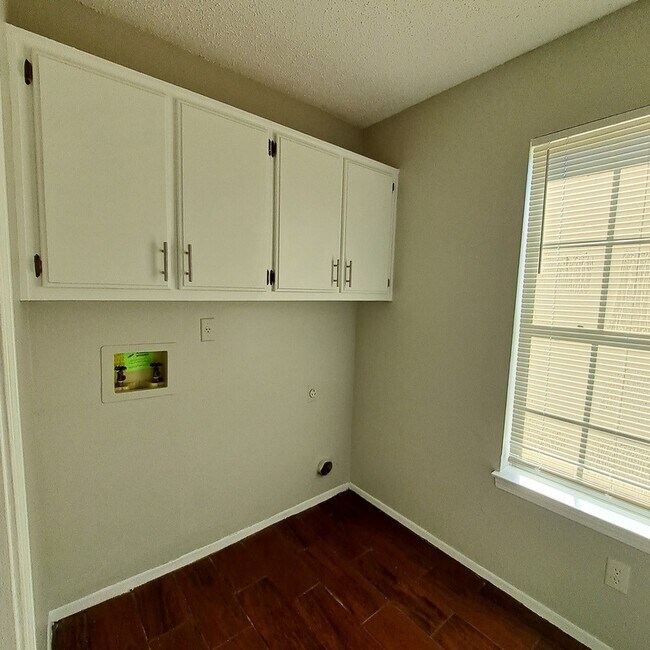 Building Photo - 4551 Summer Creek N