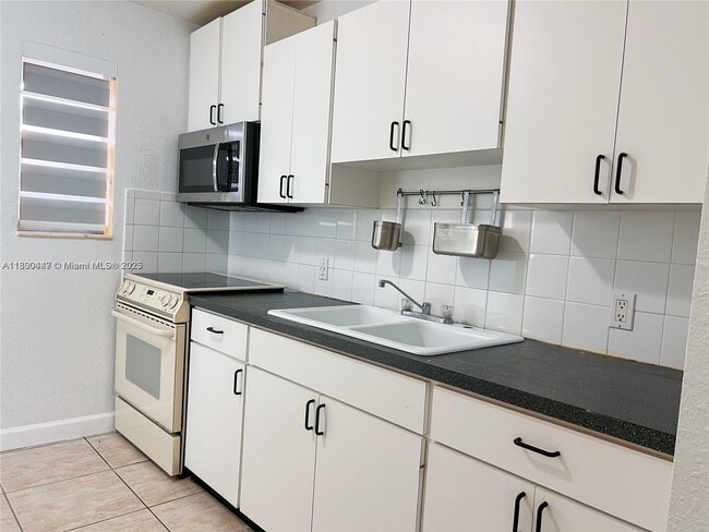 Foto del edificio - 7950 SW 5th St
