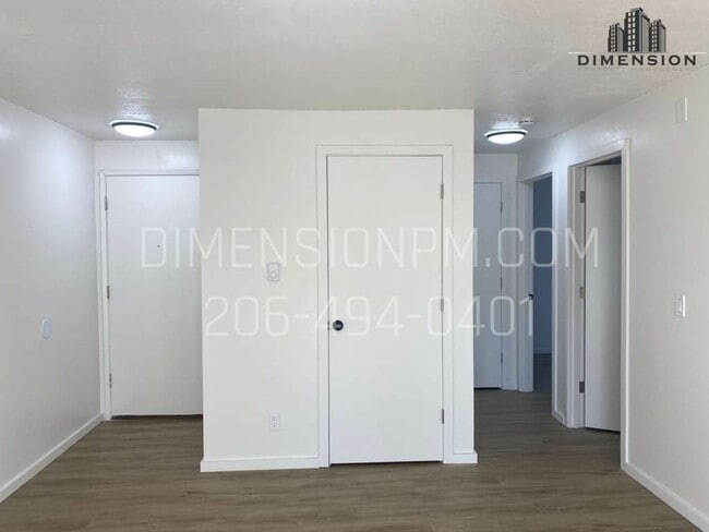 Interior Photo - Centrally Located Ground floor Remodeled 1...