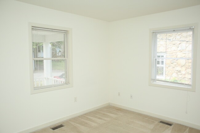Building Photo - 211 Todd Ave