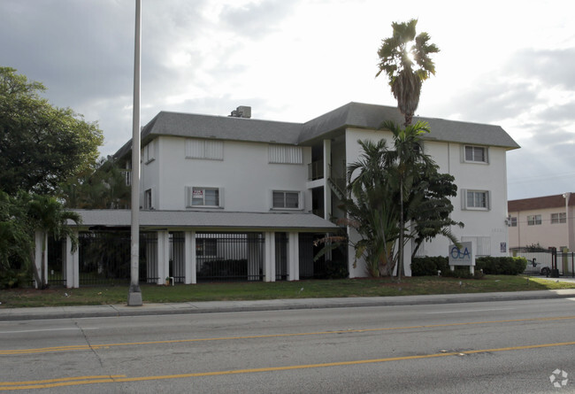 Building Photo - Palm Court Apartments