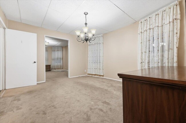 Building Photo - 98 W 47th St