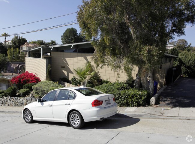 Building Photo - West Mission Hills Six