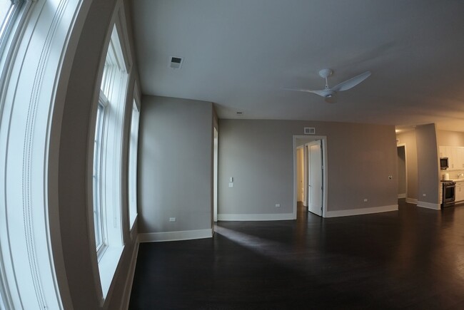 Building Photo - 2050 N Clark St