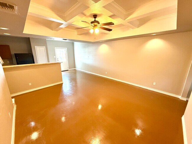 Building Photo - **APPLICATION RECEIVED** Spacious 2 Story ...