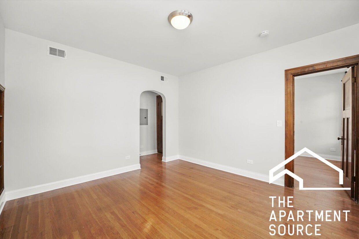 Photo - 3050 N Milwaukee Ave (Chicago, IL)