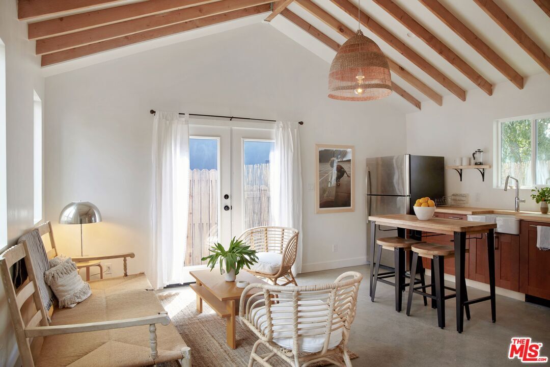 Primary Photo - 1249 N Hoover St