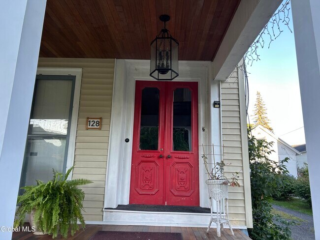 Foto del edificio - 128 Wells Ave