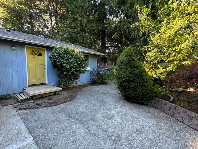 Building Photo - Darling Poulsbo 3 bedroom available now