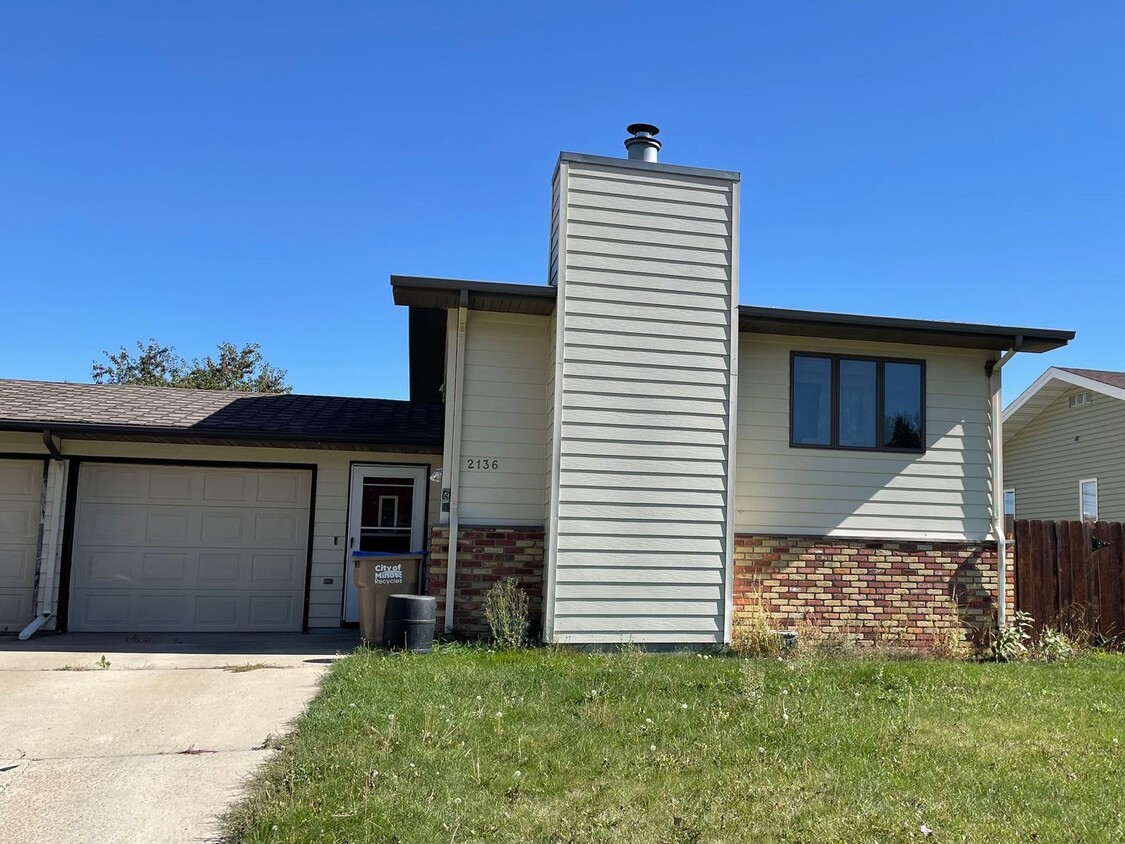 Primary Photo - Split Level Townhouse on Minot's north hill!