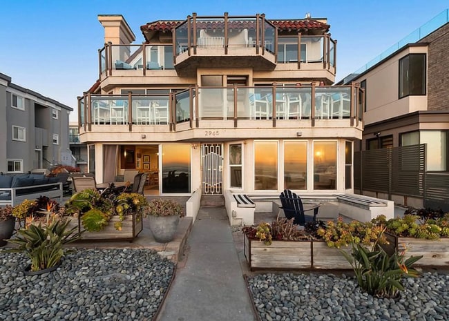 Building Photo - 2965 Ocean Front Walk