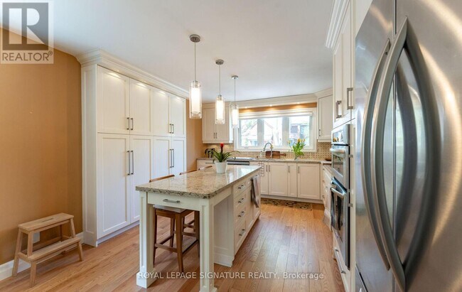 Building Photo - 641 Balliol St