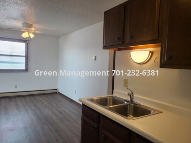 Building Photo - 2 Bedroom Heat Paid with Garage