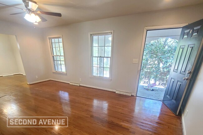 Foto del edificio - 617 Rollingwood Rd