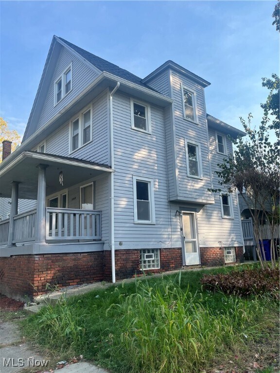 1390 E 109th St Cleveland, OH 44106 – photo 2