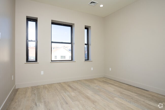 2BR, 2BA - 1,027SF - 604 Bloomfield