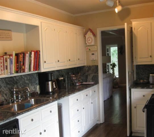 Building Photo - 5825 Grassmere Ln